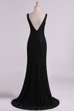 Load image into Gallery viewer, 2022 Black Lace Evening Dresses V Neck Open Back Sweep Train Sheath