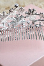 Load image into Gallery viewer, Unique Alloy/Pearl Tiaras #2589466