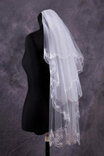 Load image into Gallery viewer, Beautiful Two-Tier Finger-Tip Bridal Veils With Pencil Edge