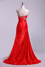 Load image into Gallery viewer, 2022 Prom Dresses Trumpet Sleeveless Sweetheart With Beading/Sequins