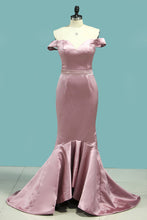 Load image into Gallery viewer, 2024 Bridesmaid Dresses Mermaid Off The Shoulder Satin With Sash