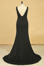 Load image into Gallery viewer, 2024 Plus Size Prom Dresses V-Neck Mermaid Court Train Spandex V-Back With Zipper Black