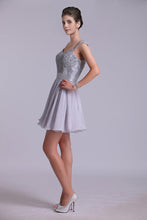 Load image into Gallery viewer, 2024 Off The Shoulder A-Line Homecoming Dresses With Applique Tulle And Chiffon