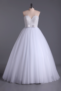 2024 Sweetheart Ball Gown Wedding Dresses Tulle Floor Length With Beading