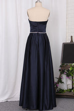 Load image into Gallery viewer, 2024 Strapless A Line Bridesmaid Dresses Satin With Beading Floor Length