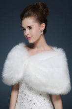 Load image into Gallery viewer, Wedding / Party/Evening Faux Fur Shawls / Stoles Sleeveless Wedding Wraps