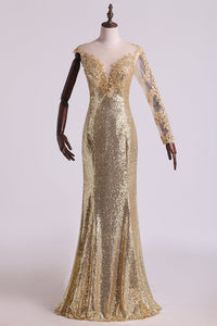2024 Scoop Mermaid Prom Dresses Sequins With Applique Floor Length Long Sleeves