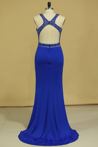 2022 Dark Royal Blue Open Back Prom Dresses Scoop Spandex With Beading And Slit Sweep Train