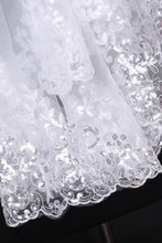 Load image into Gallery viewer, Unique Two-Tier Finger-Tip Bridal Veils With Applique