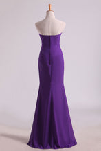 Load image into Gallery viewer, 2022 Hot Purple Sweetheart Ruffled Bodice Floor Length Sheath Chifoon Evening Dresses