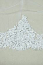 Load image into Gallery viewer, 2024 Pretty One-Tier Wedding Veils With Applique&amp;Beads (4 Meters)