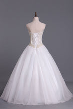 Load image into Gallery viewer, 2024 Wedding Dresses A-Line Sweetheart See Through Tulle With Pearls Lace Up Floor Length