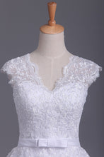 Load image into Gallery viewer, 2022 Sexy Wedding Dresses Open Back V Neck A Line Tulle With Applique Chapel Train