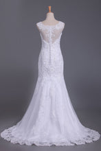 Load image into Gallery viewer, 2022 Off The Shoulder Wedding Dresses Mermaid Tulle With Applique And Beads Court Train