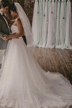Load image into Gallery viewer, Simple Strapless Tulle Lace Wedding Dress Beach Bridal Gown With Slit