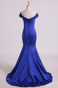 2024 Prom Dresses Off The Shoulder Satin Mermaid Dark Royal Blue Sweep Train